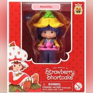 NIB Collectible Strawberry Shortcake, Almond Tea CheeBee Figurine 2.5"